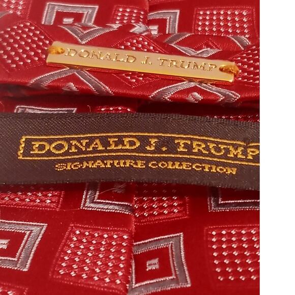 Donald Trump Signature Collection  Red / Gray Silk Geometric Neck Tie - Picture 5 of 8